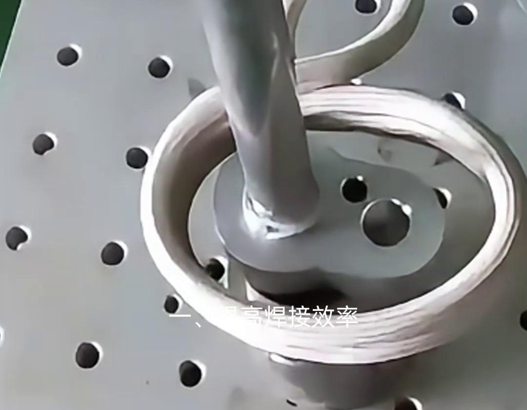 鋁件焊接設(shè)備中，手持式高頻焊機是一種適用于鋁管焊接的高效、便捷的焊接工具