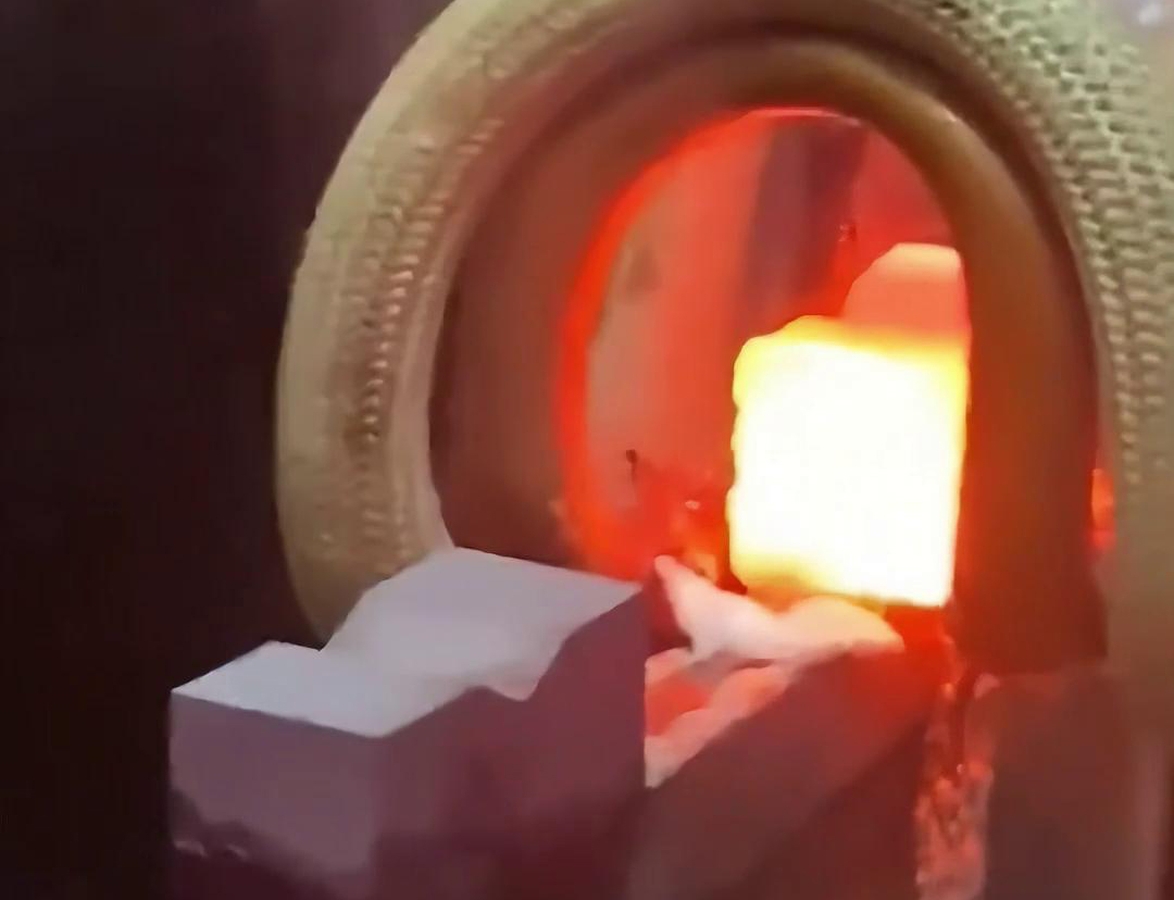 高頻焊機(jī)在焊接水鉆頭上的合金時(shí)，展現(xiàn)出了其獨(dú)特的優(yōu)勢(shì)