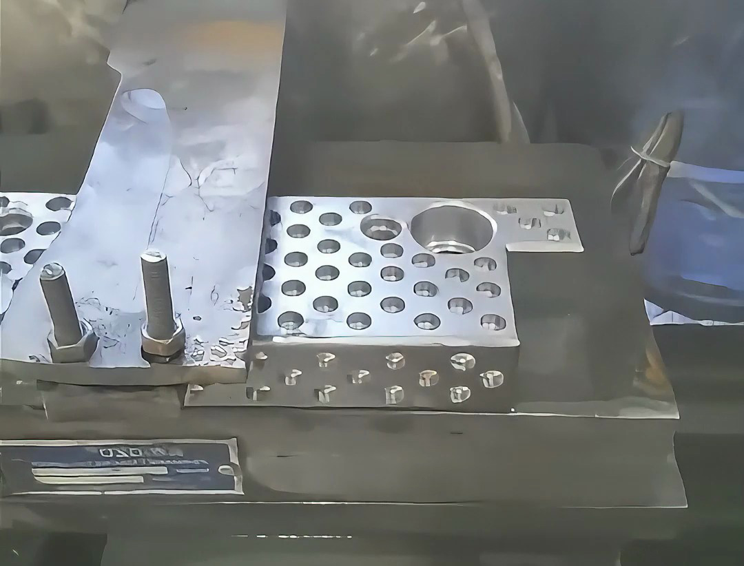 高頻淬火熱處理：模具滑塊表面強(qiáng)化的 “硬核技術(shù)”，壓鑄 / 沖壓模具通用，壽命提升 3 倍以上