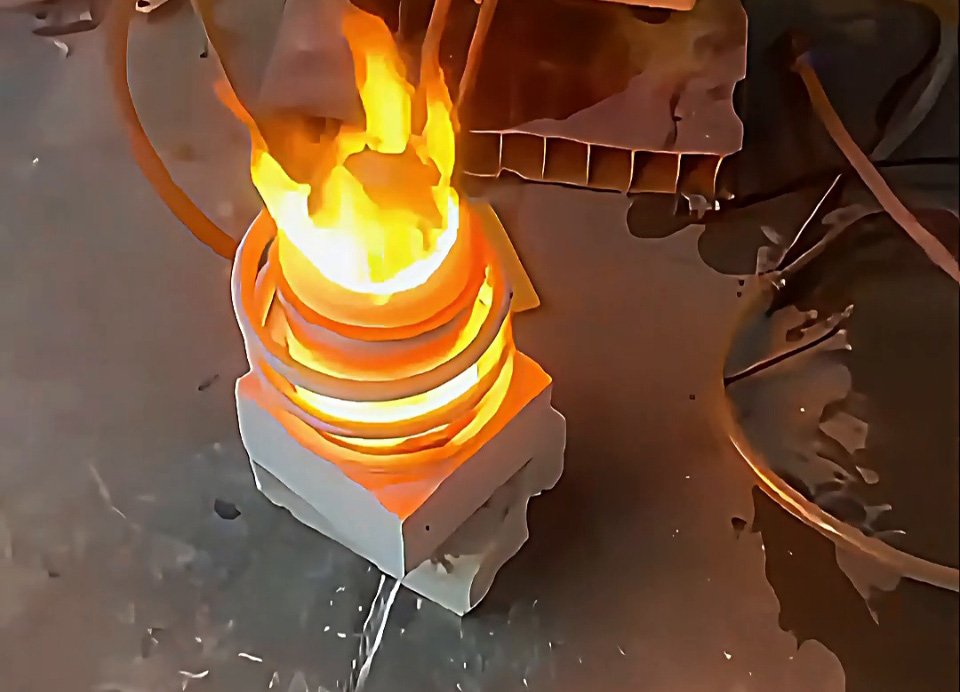 220V 小型高頻熔煉爐為何限熔 2 公斤？供電、功率等 4 大限制因素詳解