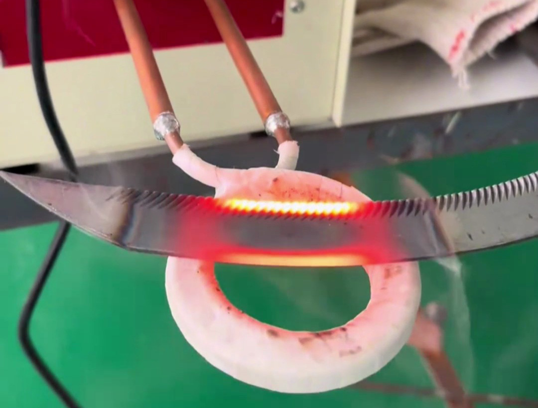 鐮刀整體淬火：高頻淬火機(jī)的工藝測試實(shí)踐