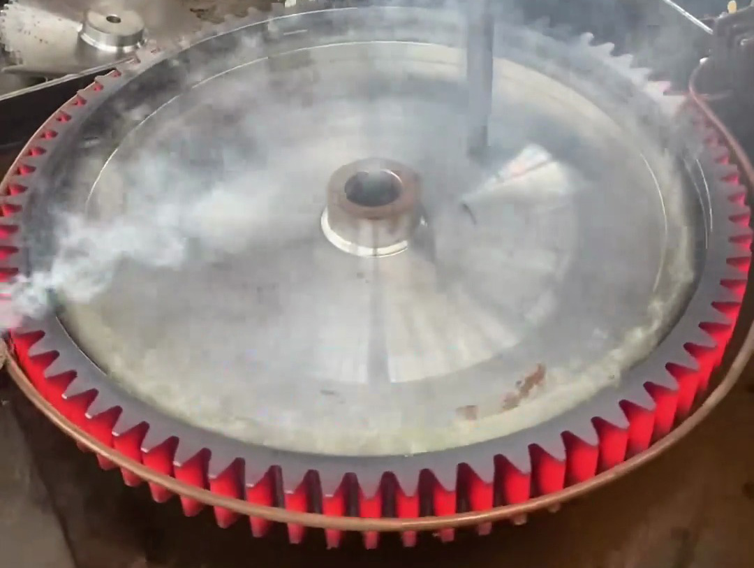 傳統(tǒng)齒輪淬火要被淘汰？我的海拓高頻淬火設(shè)備是王牌