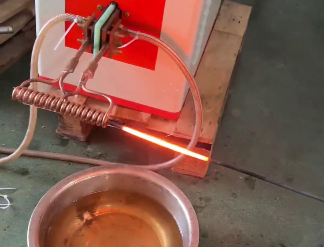 超高頻加熱6毫米厚的不銹鋼，在1秒內(nèi)加熱到1000度是一個(gè)相當(dāng)高的要求