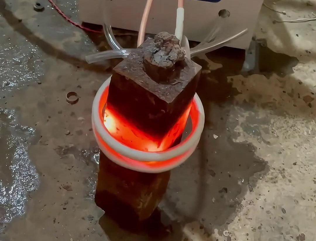 超音頻感應(yīng)加熱設(shè)備，具有加熱均勻、熱效率高、操作簡(jiǎn)便等特點(diǎn)