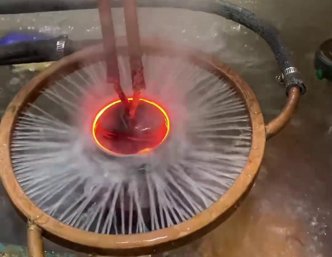 超高頻淬火機(jī)，只要三秒就可以對工件完成淬火熱處理