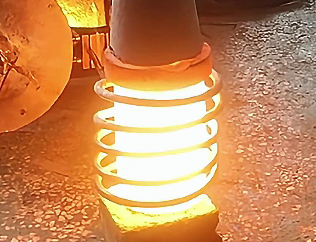 超音頻感應加熱設備是一款常用于大型實心棒材加熱設備