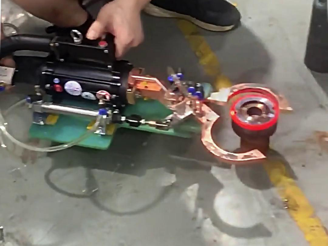 手持式高頻加熱機，配合這個開合式的感應加熱線圈加熱實在太強了