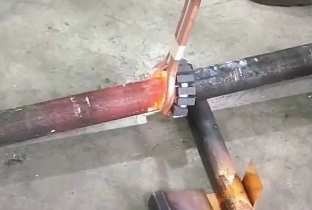 手持式高頻機(jī)由于其便攜性、多功能性和高效性，在金屬加工領(lǐng)域有著廣泛的應(yīng)用