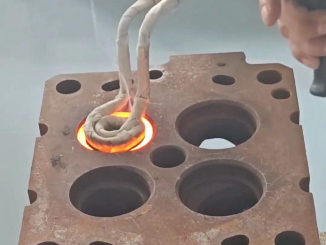 用手持式高頻加熱機(jī) 來測試一下能不能加熱氣門座圈