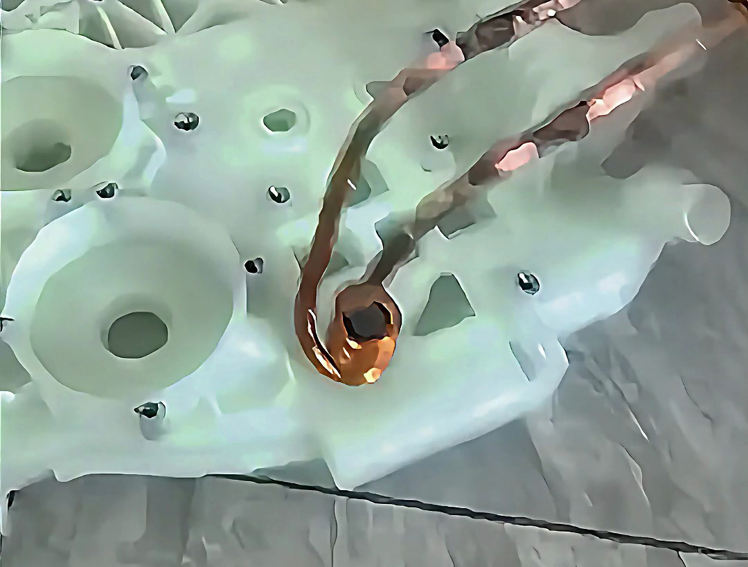 傳統(tǒng)熱裝工藝OUT，手持式高頻加熱機(jī)如何讓金屬與塑料模具不變形