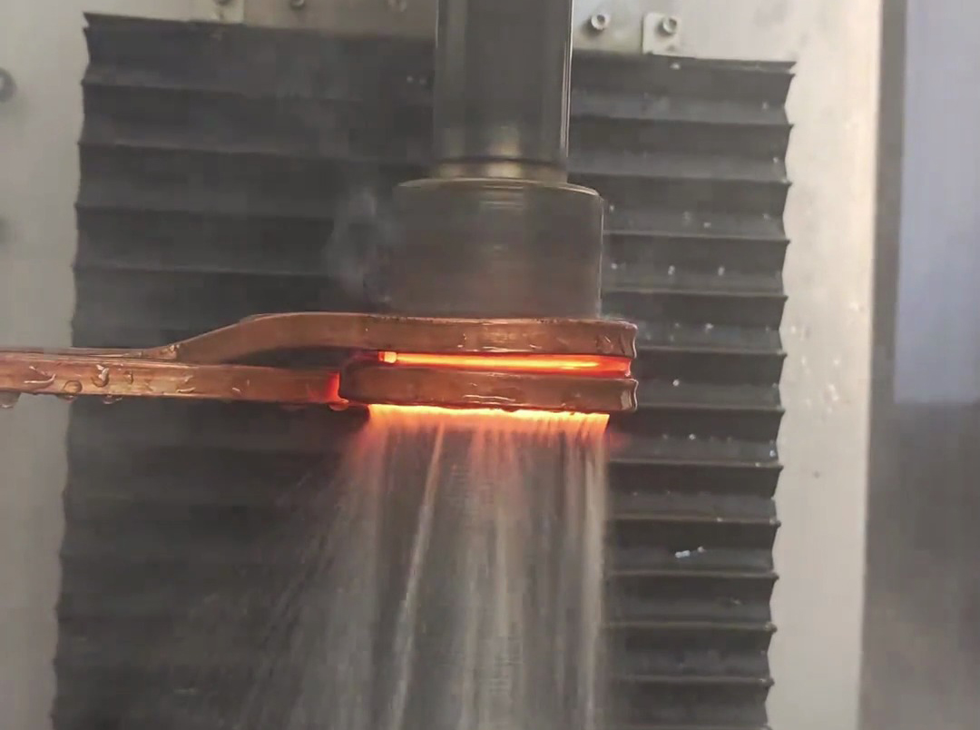 高頻淬火機床有多強，電機軸淬火全過程揭秘！硬度提升看得見