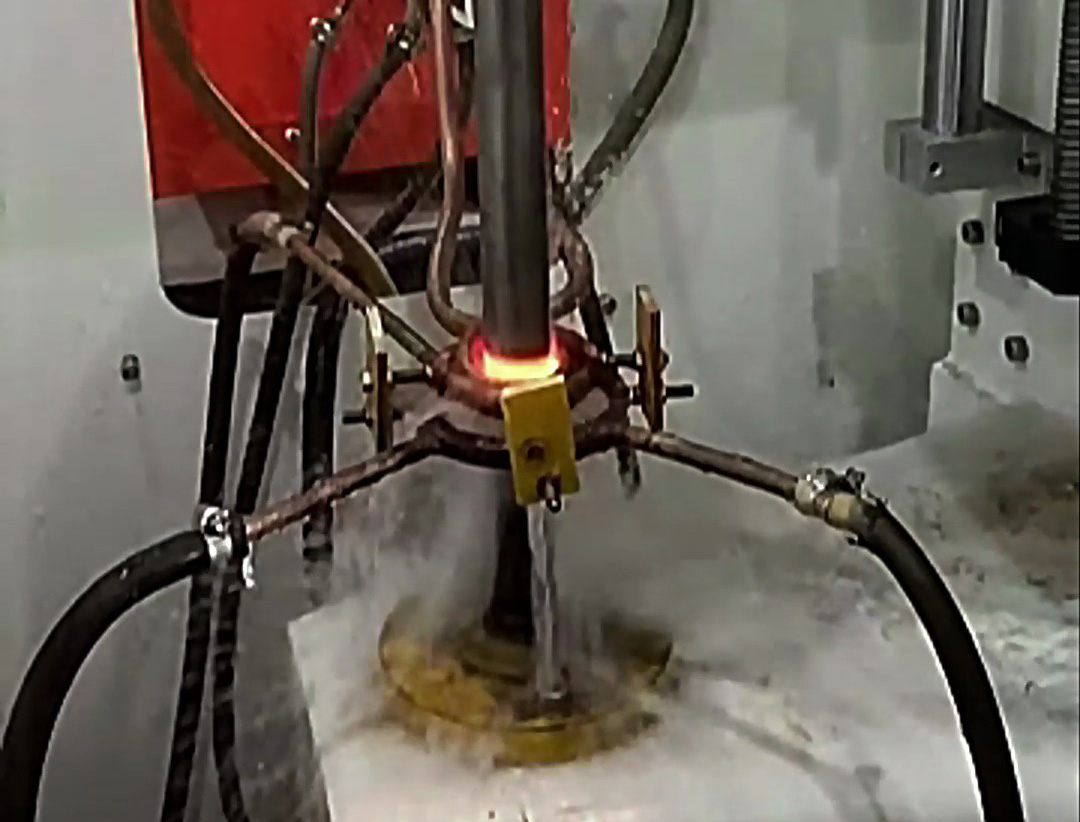 你以為銷子淬火還要人工？這臺機器已經(jīng)實現(xiàn)銷軸全自動化高頻淬火了