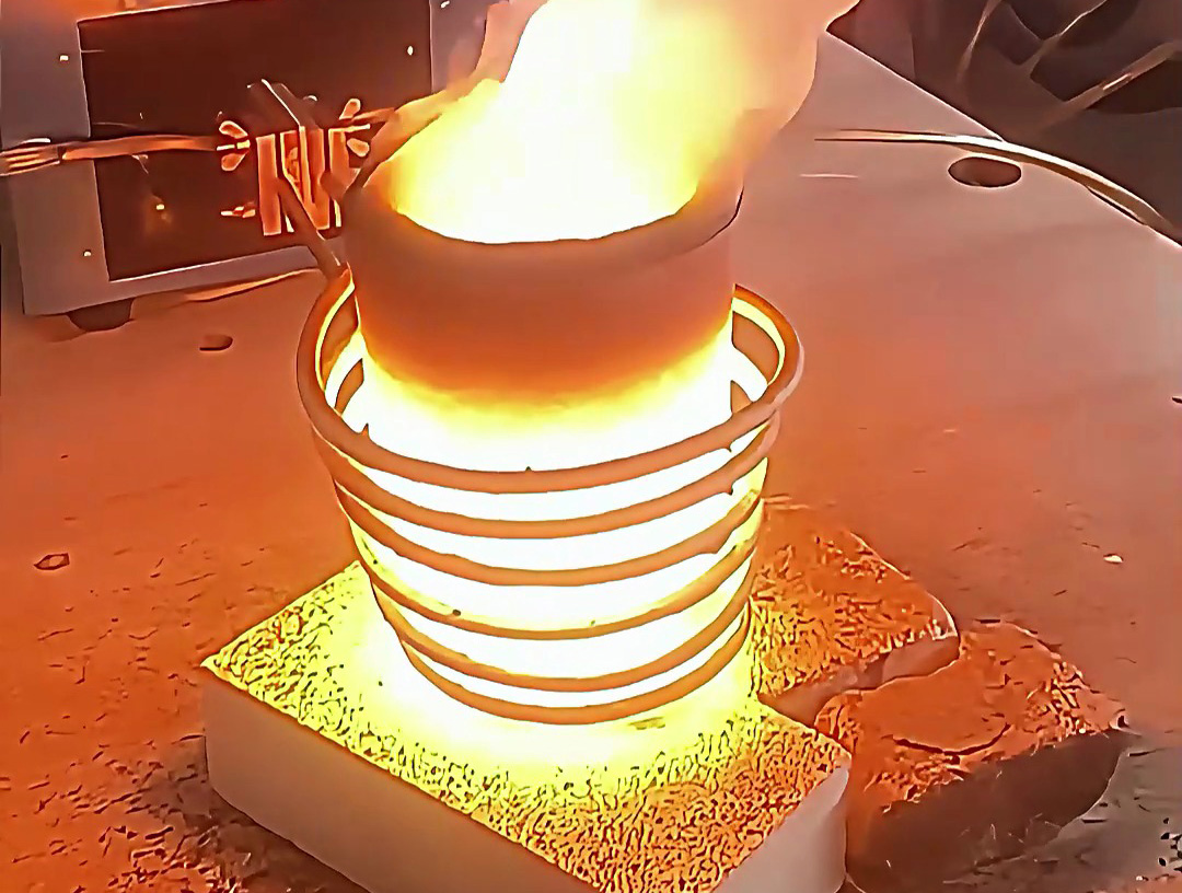 小型高頻金屬熔煉爐適用于多種金屬材料的熔煉，如金、銀、銅、鋁及其合金等