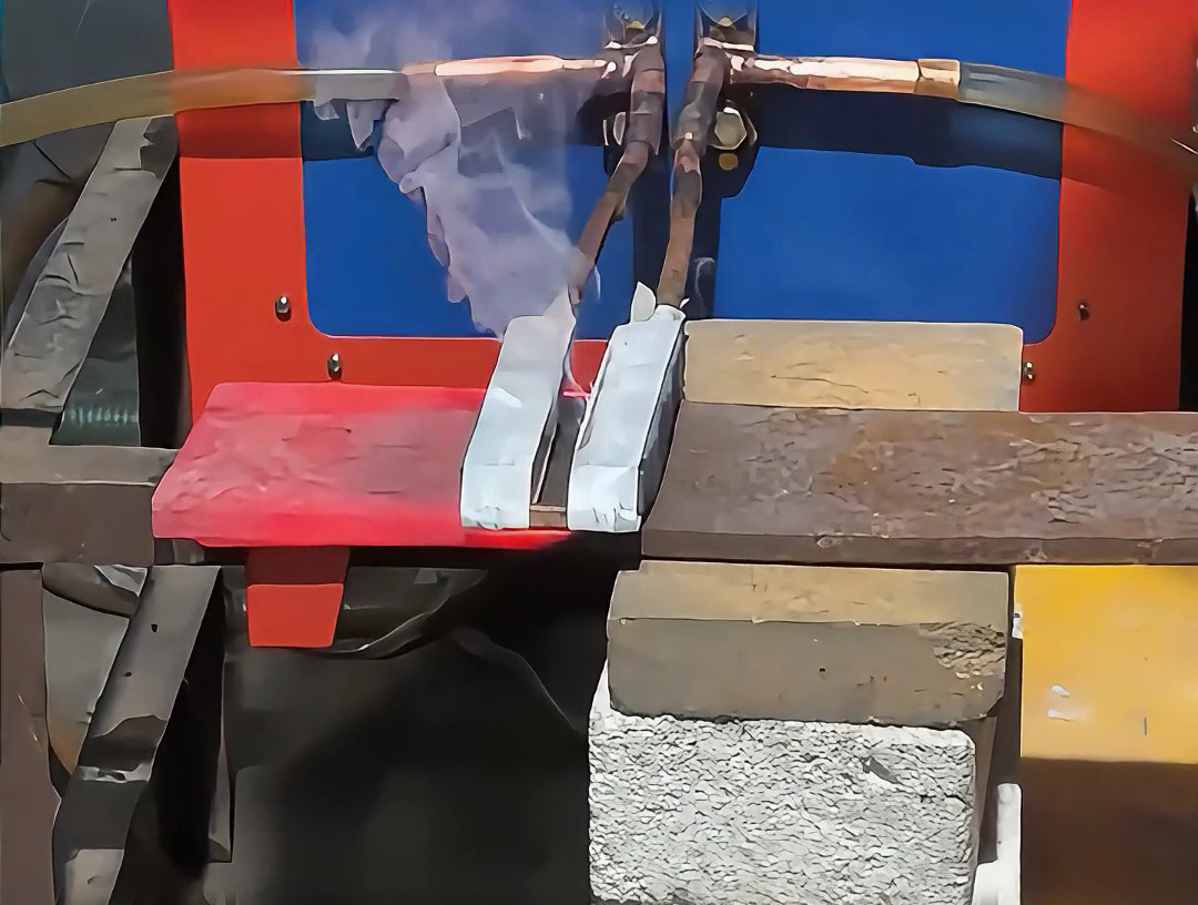 幾秒加熱6毫米鋼板！鋼板瞬間變紅！超音頻感應(yīng)加熱機(jī)效率驚人