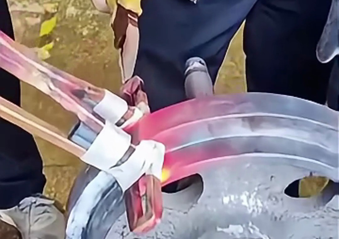 一種類行車輪表面淬火熱處理工藝測試，利用感應加熱設備局部感應熱處理工藝