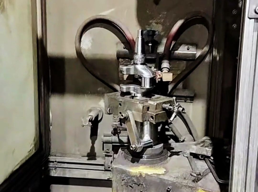 曲軸高頻淬火機床是提升曲軸性能與壽命的核心設(shè)備